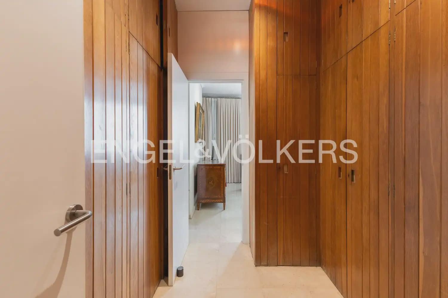 9 bedroom Flat for sale in Valencia city with garage - € 1,600,000 (Ref: 9897723)