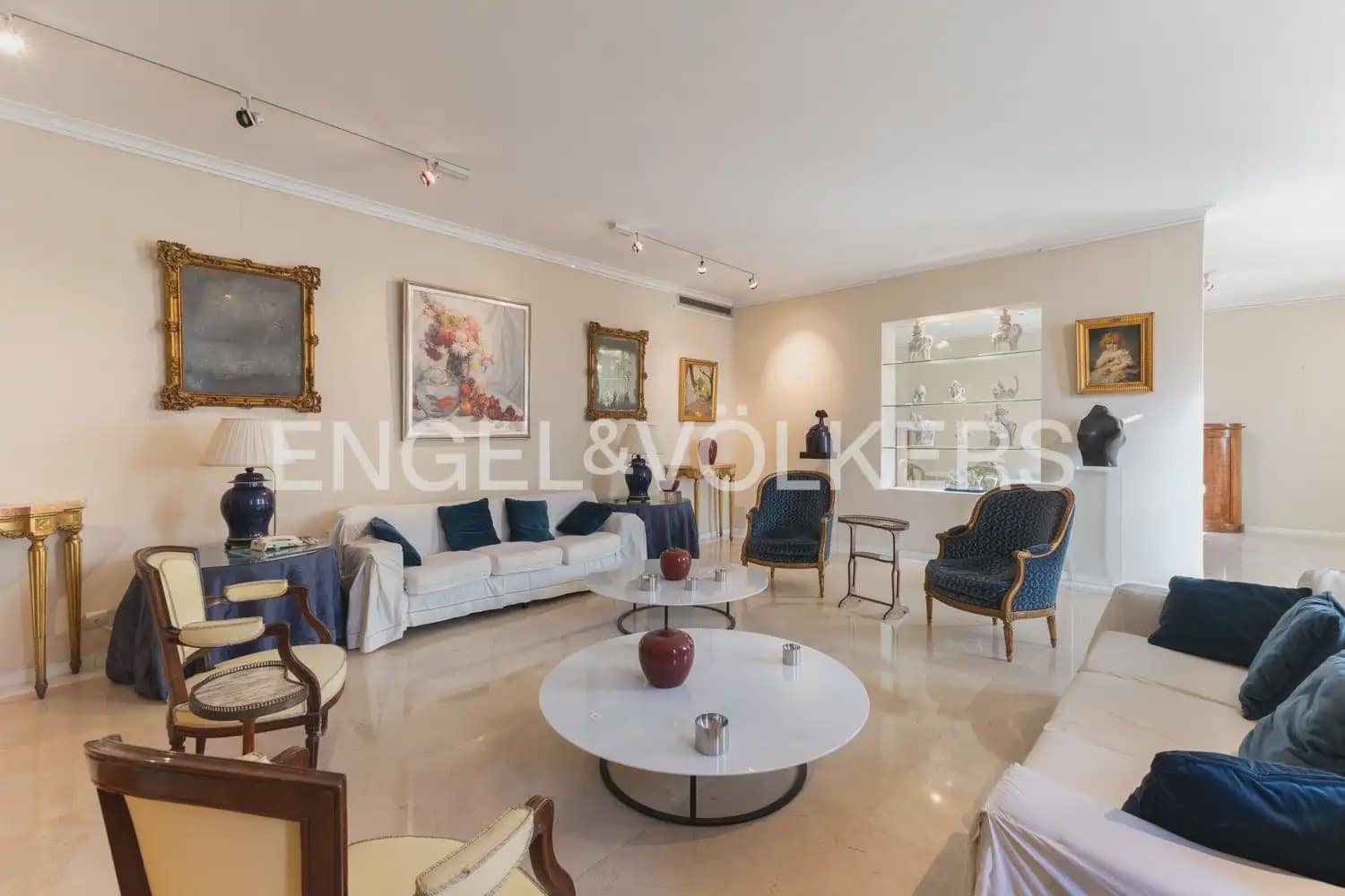 9 bedroom Flat for sale in Valencia city with garage - € 1,600,000 (Ref: 9897723)