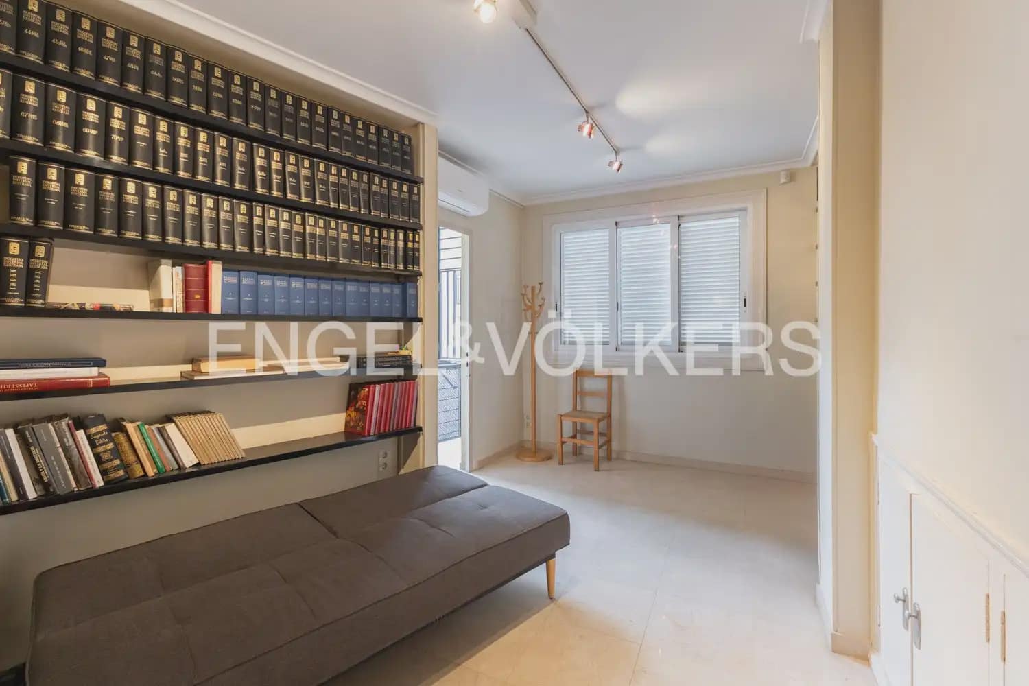 9 bedroom Flat for sale in Valencia city with garage - € 1,600,000 (Ref: 9897723)