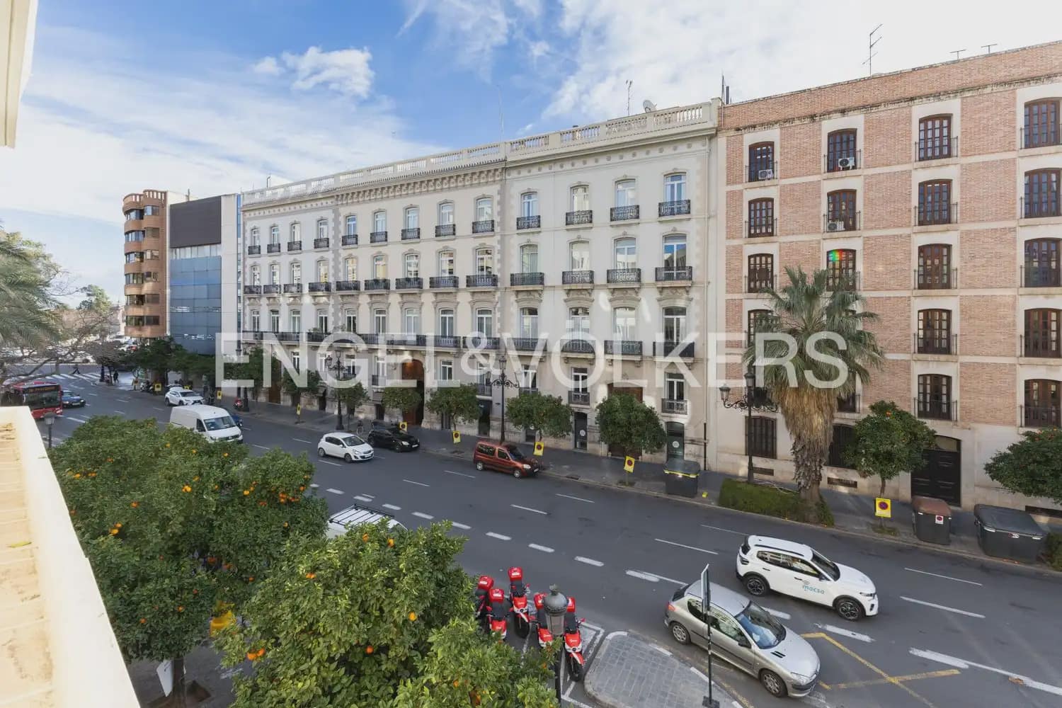 9 bedroom Flat for sale in Valencia city with garage - € 1,600,000 (Ref: 9897723)