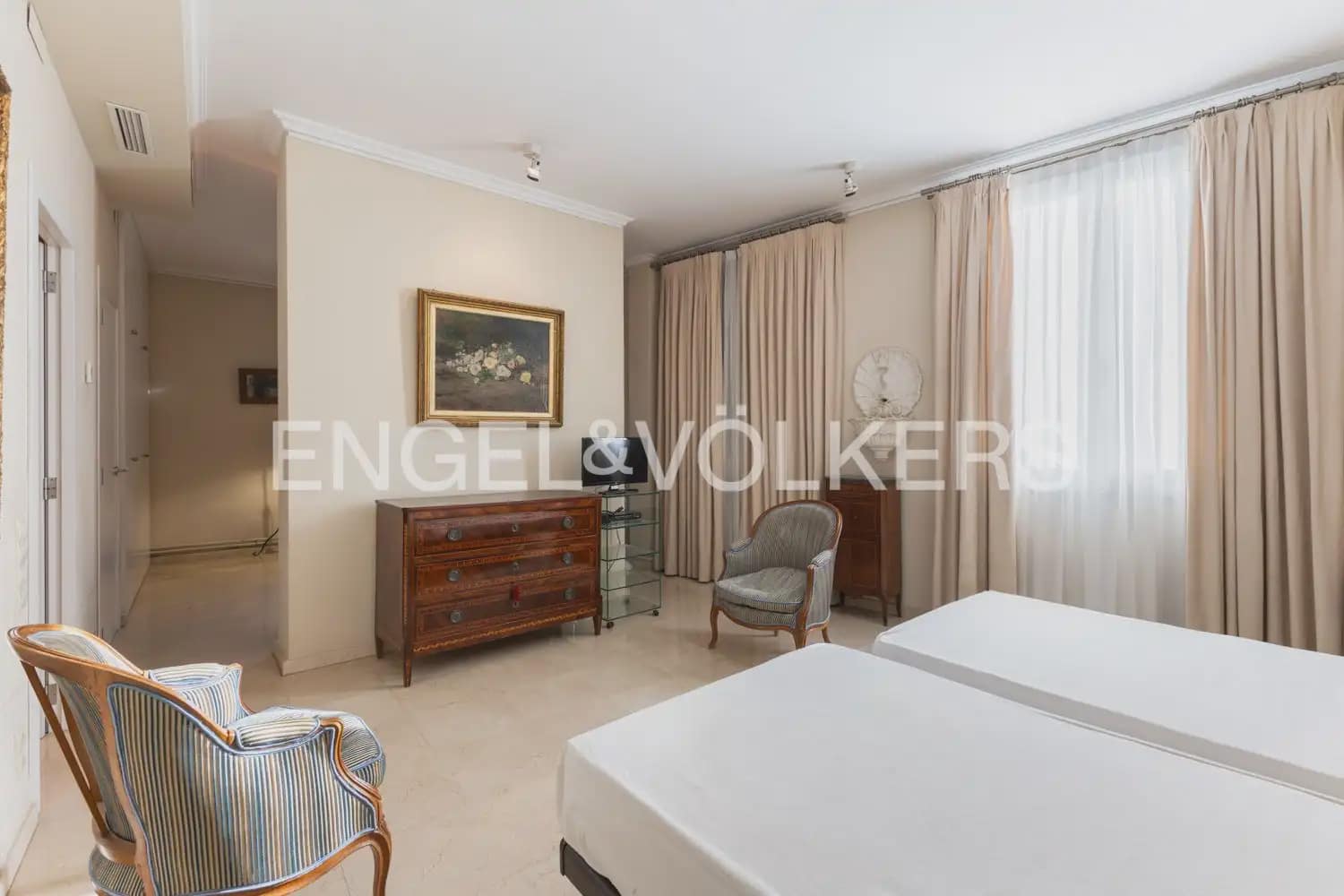 9 bedroom Flat for sale in Valencia city with garage - € 1,600,000 (Ref: 9897723)