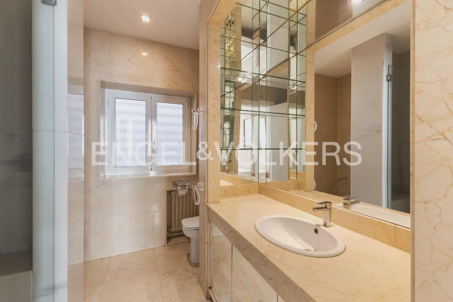 9 bedroom Flat for sale in Valencia city with garage - € 1,600,000 (Ref: 9897723)