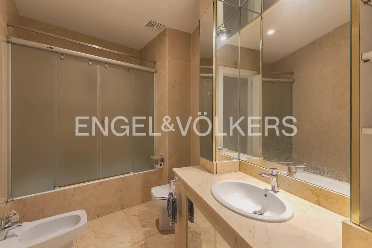 9 bedroom Flat for sale in Valencia city with garage - € 1,600,000 (Ref: 9897723)
