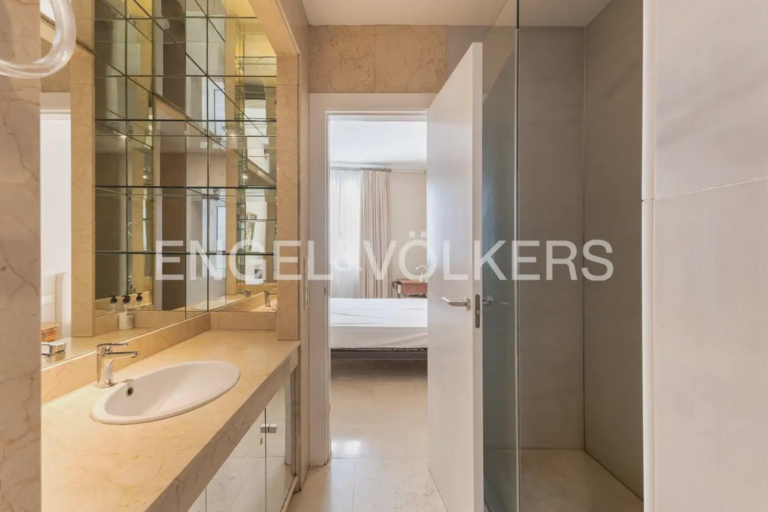 9 bedroom Flat for sale in Valencia city with garage - € 1,600,000 (Ref: 9897723)