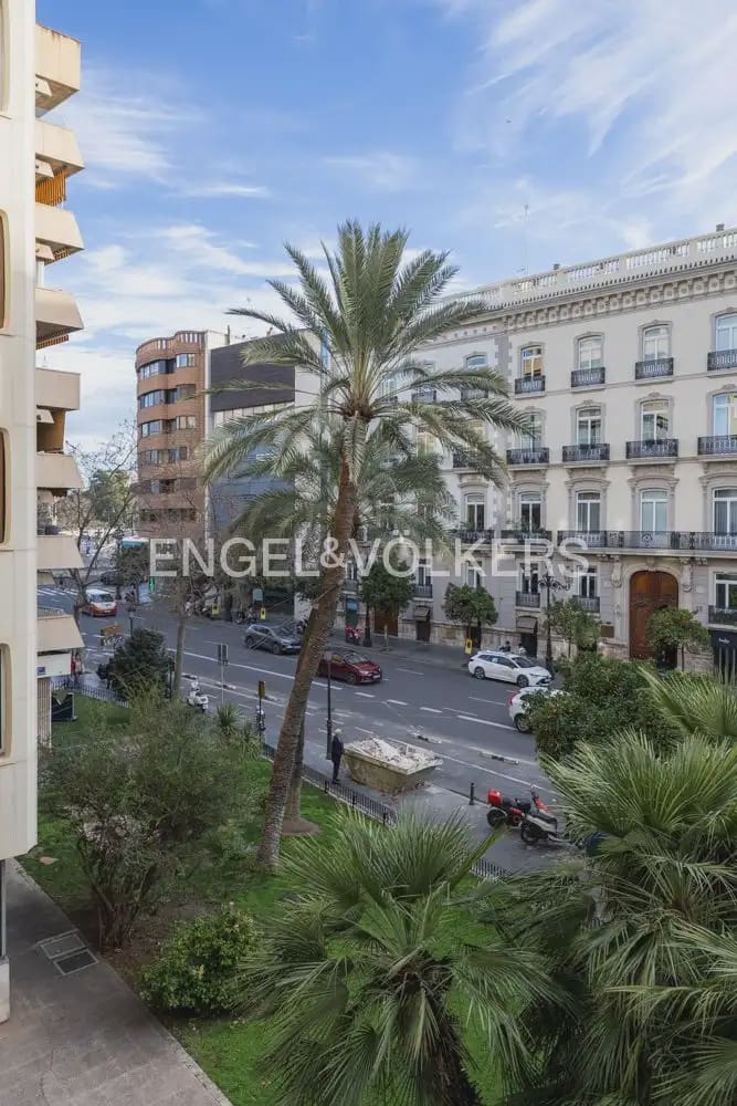 9 bedroom Flat for sale in Valencia city with garage - € 1,600,000 (Ref: 9897723)