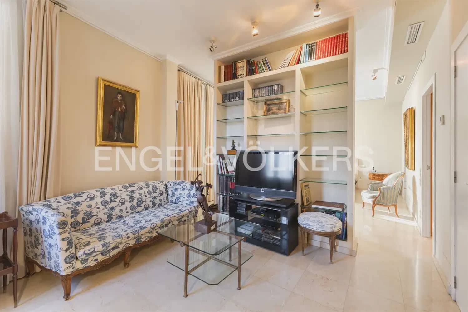 9 bedroom Flat for sale in Valencia city with garage - € 1,600,000 (Ref: 9897723)