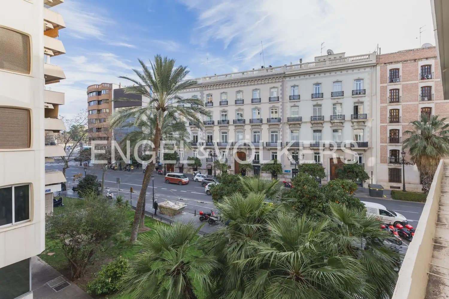 9 bedroom Flat for sale in Valencia city with garage - € 1,600,000 (Ref: 9897723)