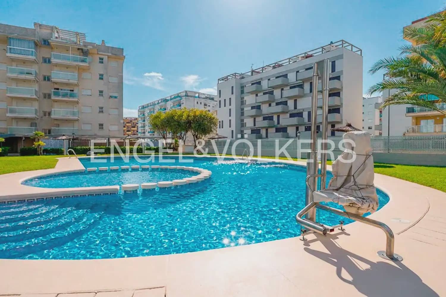 2 bedroom Flat for rent in Daimus with pool garage - € 1,200 (Ref: 9897724)
