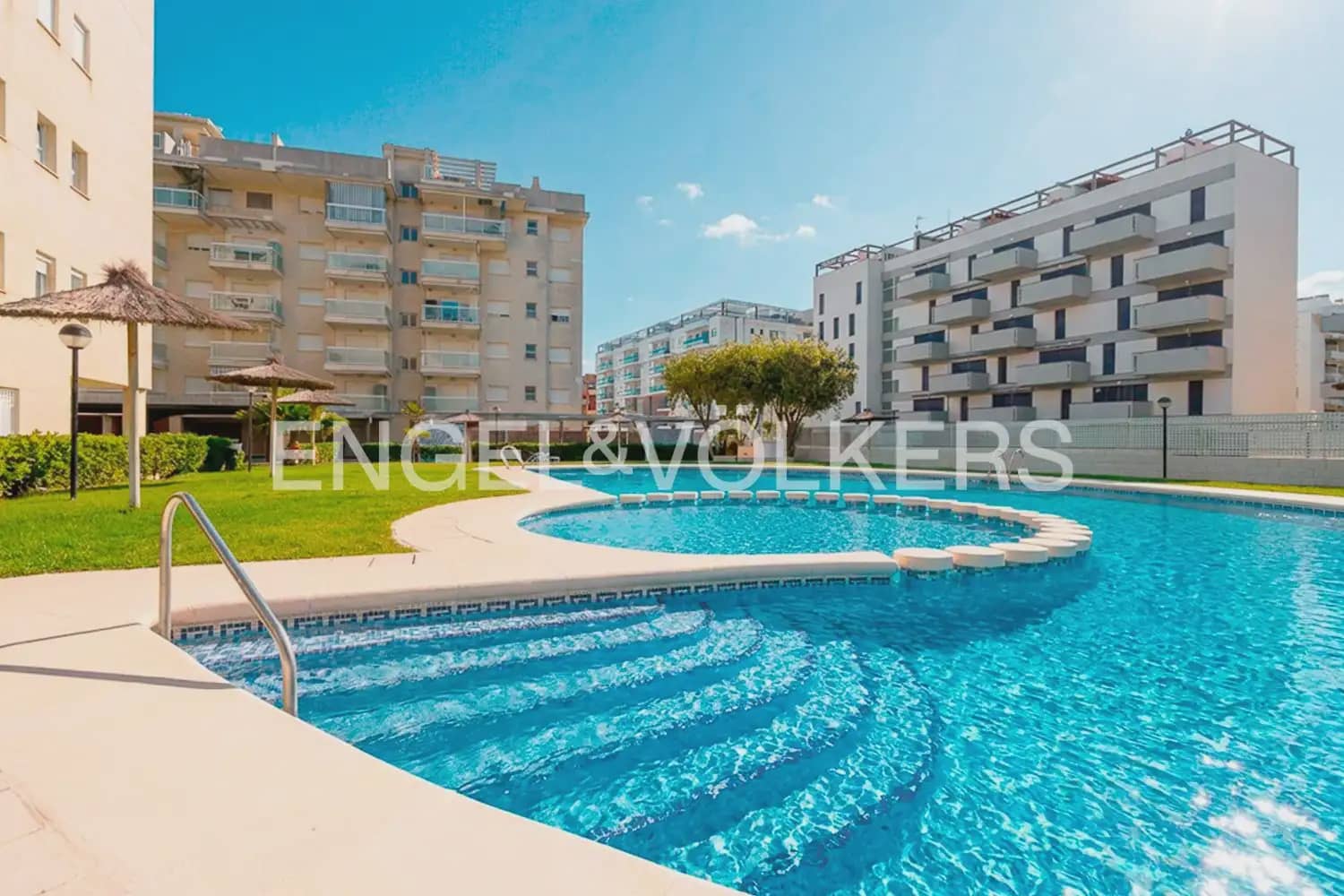 2 bedroom Flat for rent in Daimus with pool garage - € 1,200 (Ref: 9897724)