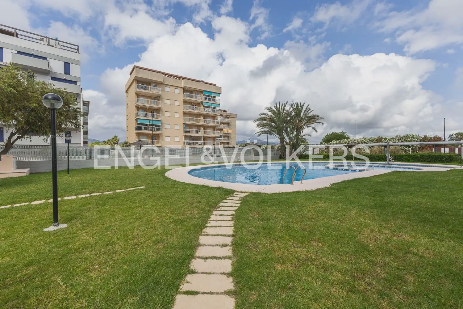 2 bedroom Flat for rent in Daimus with pool garage - € 1,200 (Ref: 9897724)
