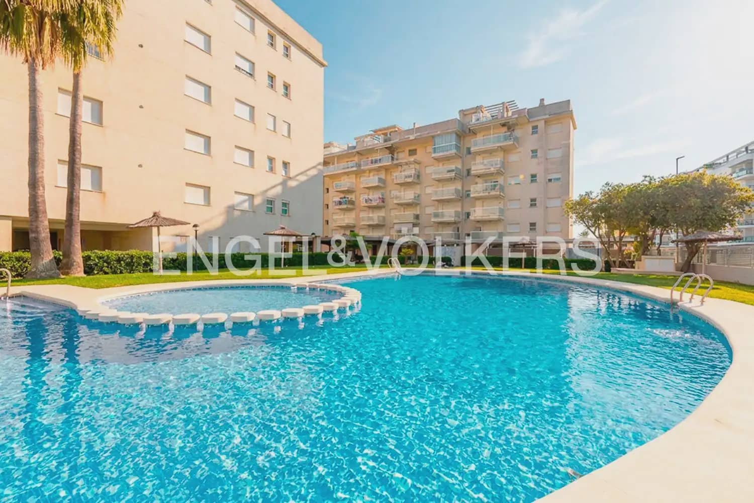 2 bedroom Flat for rent in Daimus with pool garage - € 1,200 (Ref: 9897724)