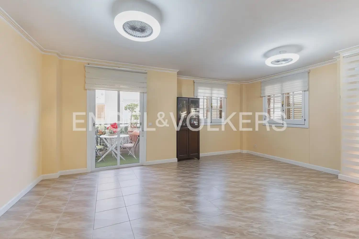 4 bedroom Flat for sale in Puig with garage - € 325,000 (Ref: 9897725)
