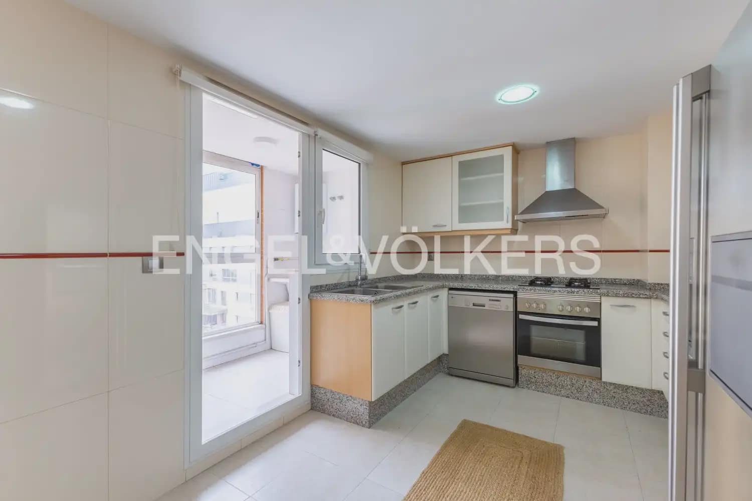 3 sovrum Lägenhet till salu i Valencia stad med pool garage - 590 000 € (Ref: 9897726)