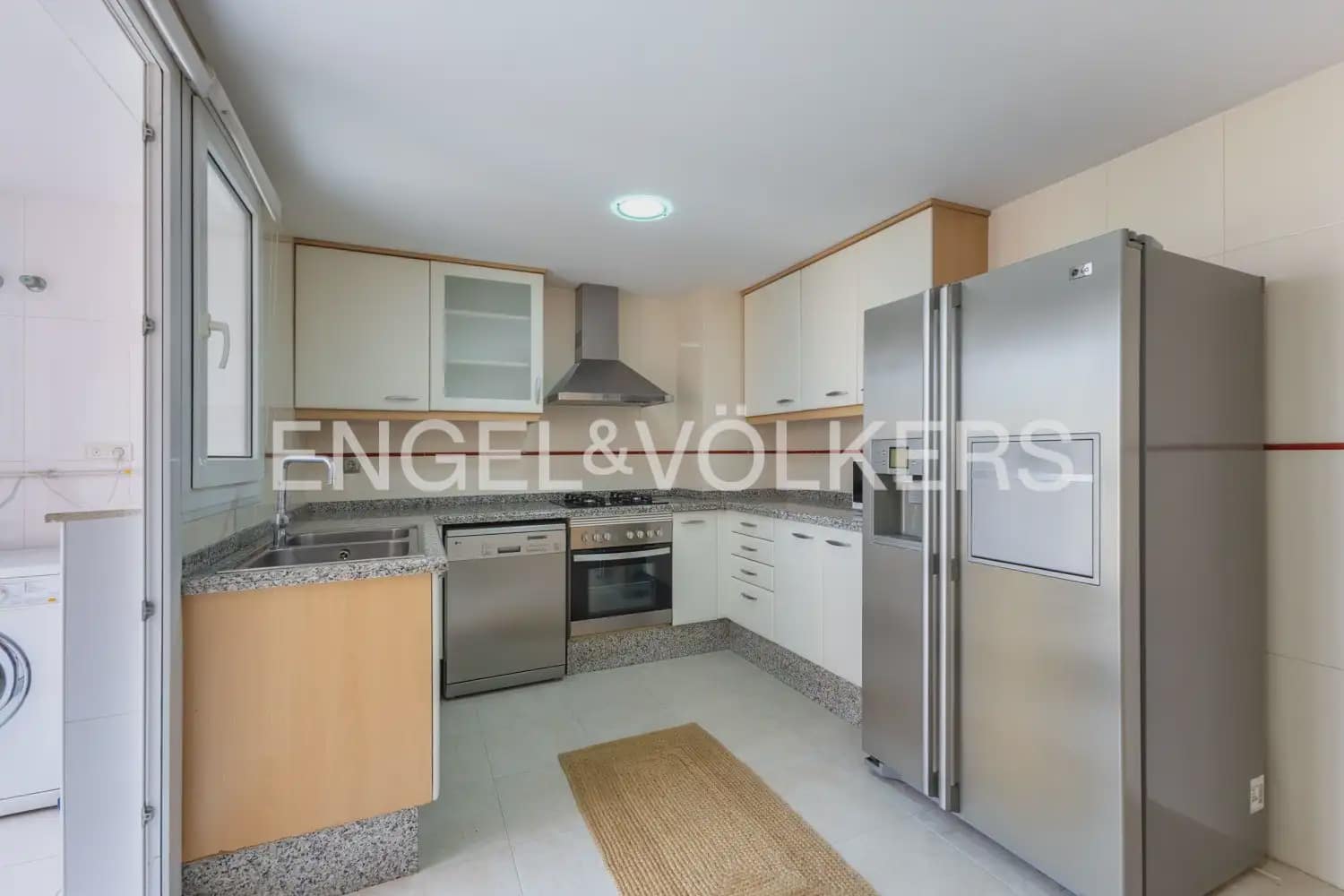 3 sovrum Lägenhet till salu i Valencia stad med pool garage - 590 000 € (Ref: 9897726)