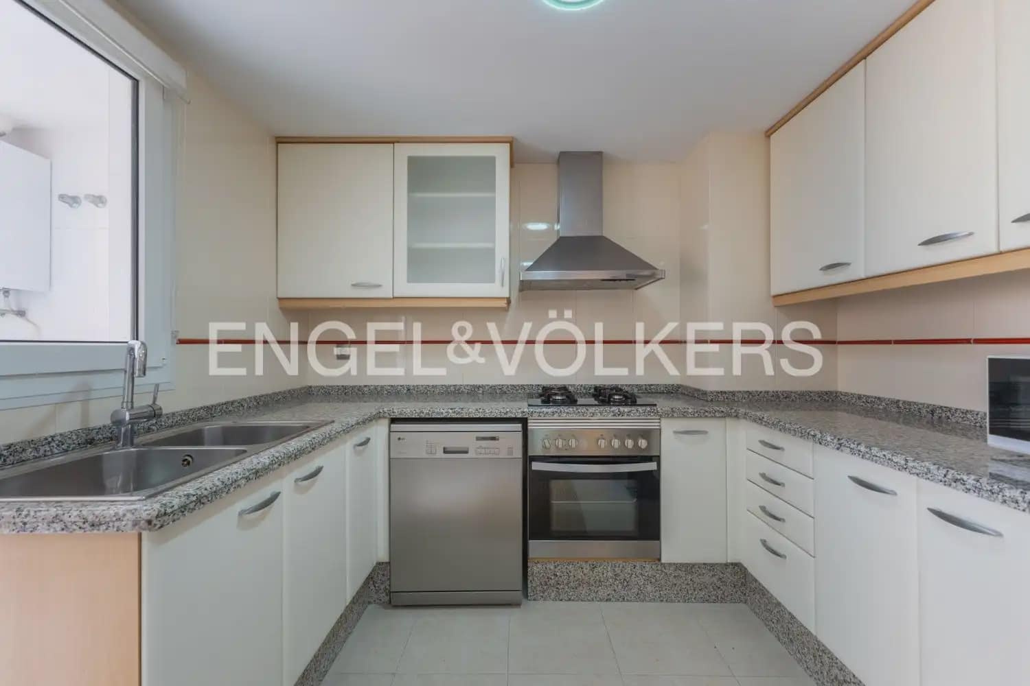 3 sovrum Lägenhet till salu i Valencia stad med pool garage - 590 000 € (Ref: 9897726)