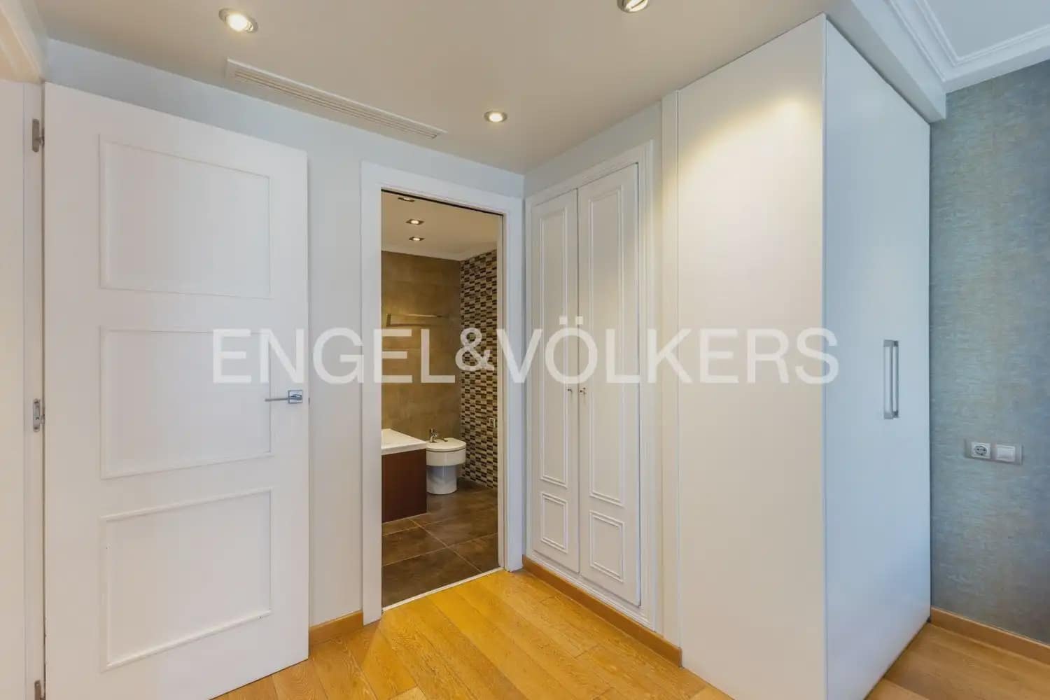 3 sovrum Lägenhet till salu i Valencia stad med pool garage - 590 000 € (Ref: 9897726)