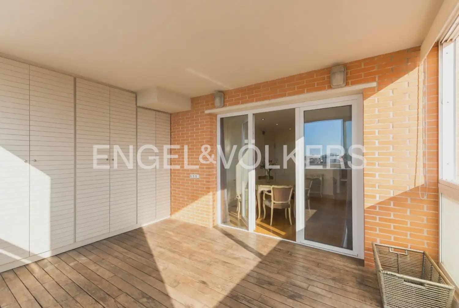 3 sovrum Lägenhet till salu i Valencia stad med pool garage - 590 000 € (Ref: 9897726)