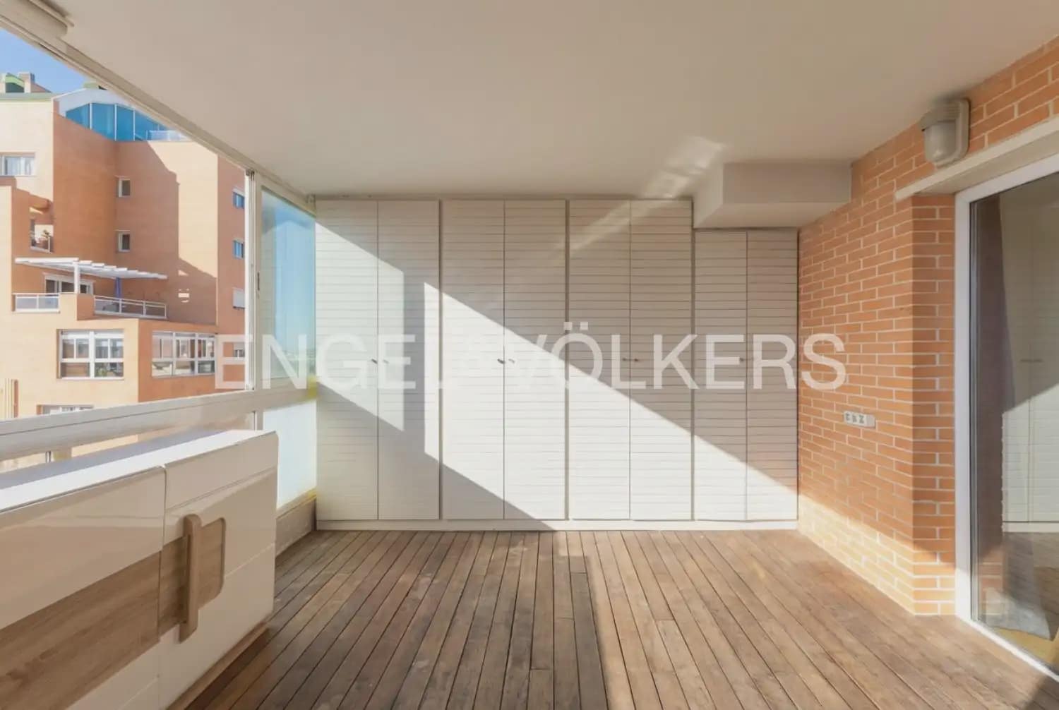 3 sovrum Lägenhet till salu i Valencia stad med pool garage - 590 000 € (Ref: 9897726)