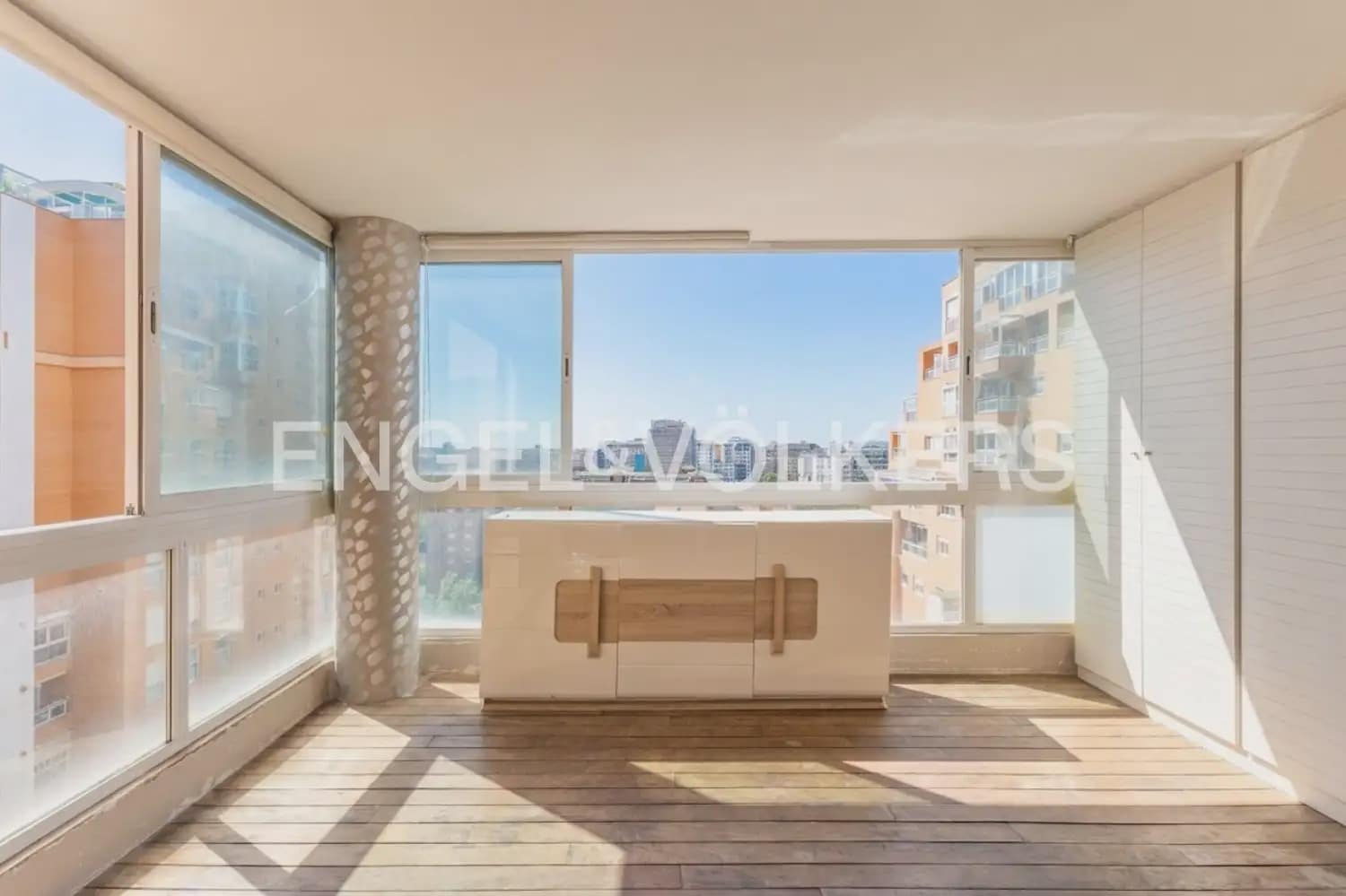 3 sovrum Lägenhet till salu i Valencia stad med pool garage - 590 000 € (Ref: 9897726)