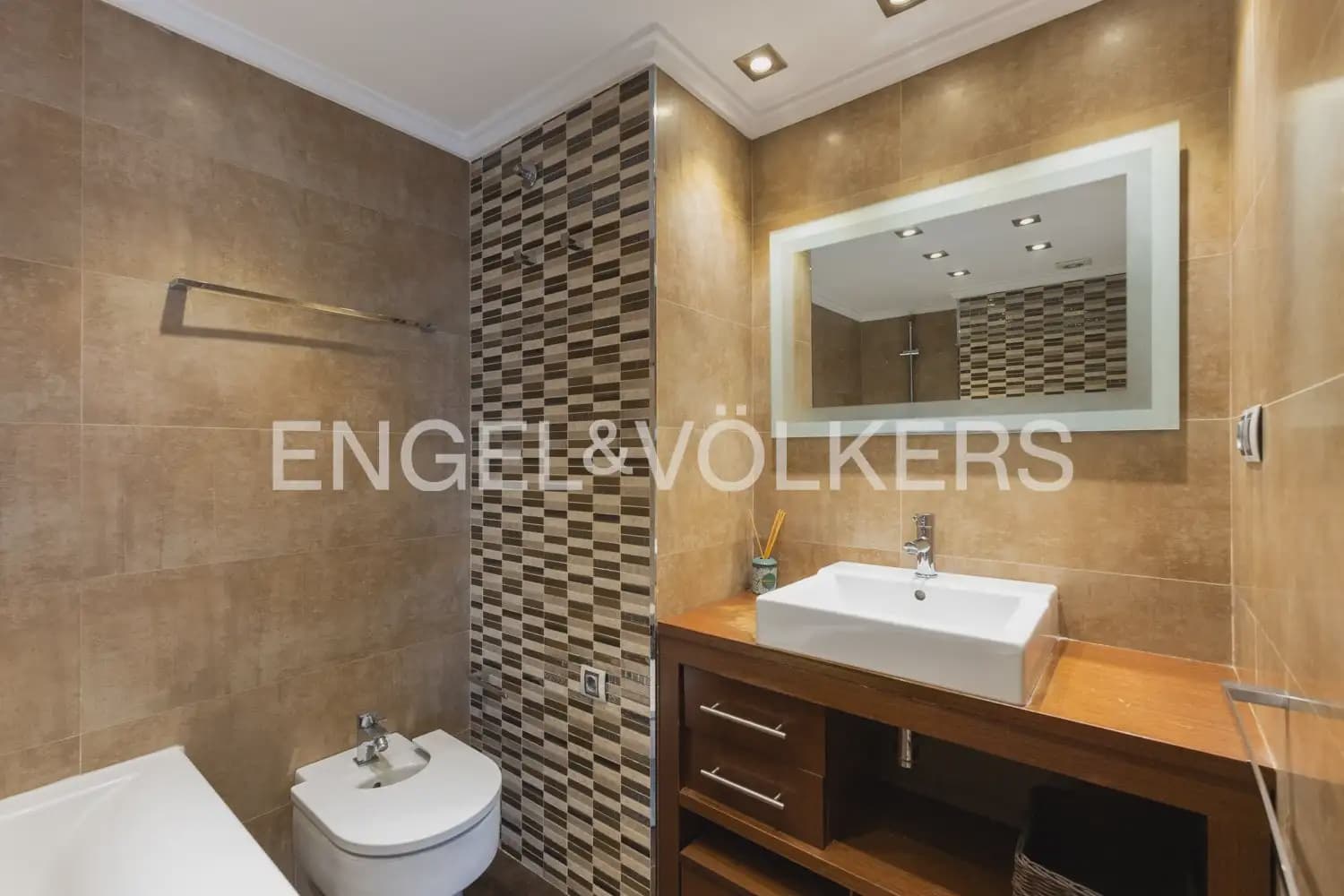 3 sovrum Lägenhet till salu i Valencia stad med pool garage - 590 000 € (Ref: 9897726)