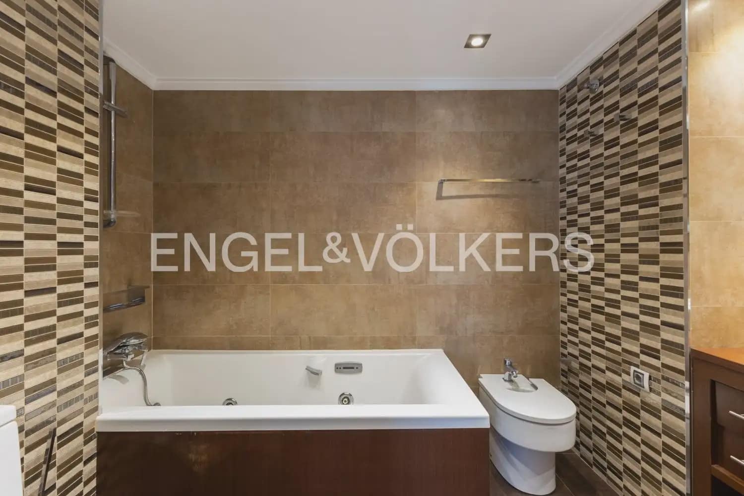 3 sovrum Lägenhet till salu i Valencia stad med pool garage - 590 000 € (Ref: 9897726)