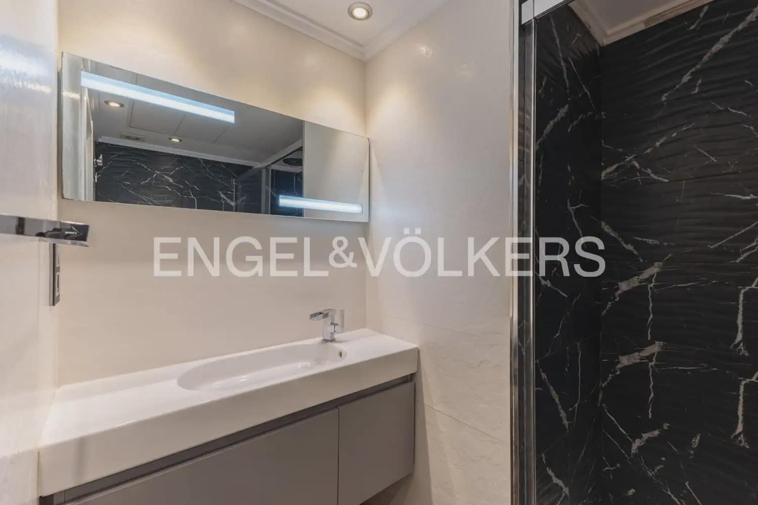 3 sovrum Lägenhet till salu i Valencia stad med pool garage - 590 000 € (Ref: 9897726)
