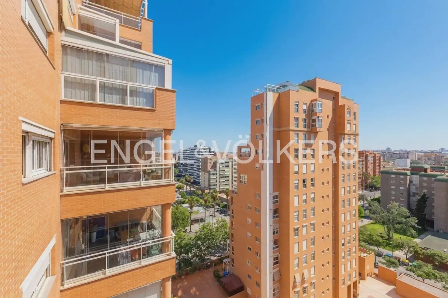 3 sovrum Lägenhet till salu i Valencia stad med pool garage - 590 000 € (Ref: 9897726)