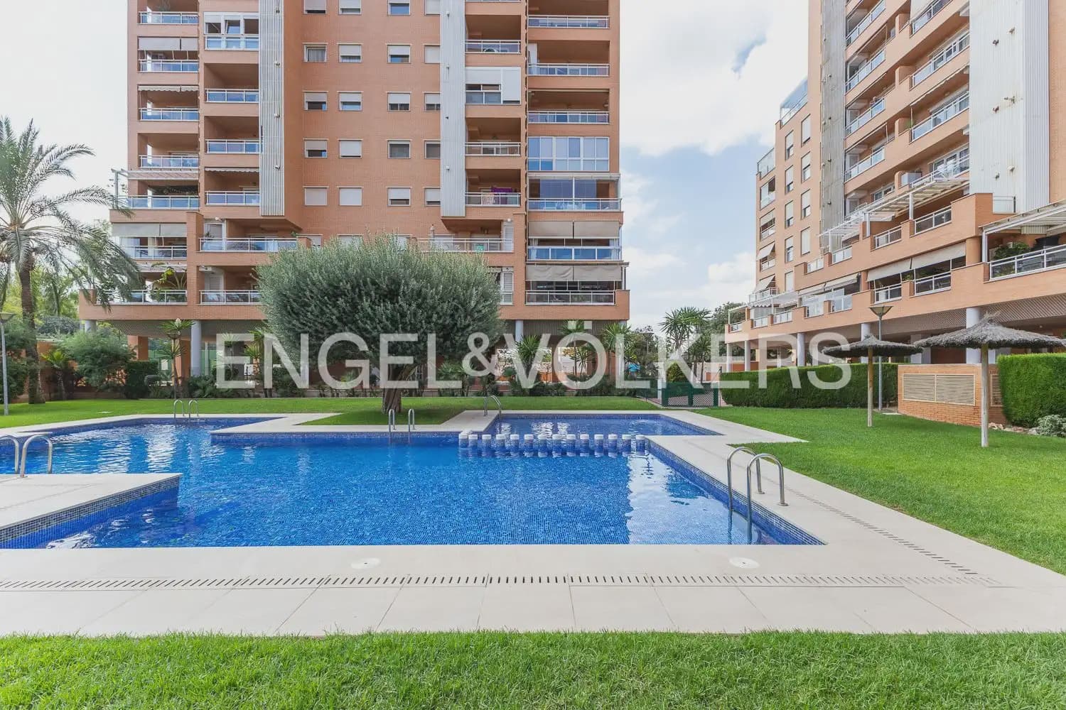 3 sovrum Lägenhet till salu i Valencia stad med pool garage - 590 000 € (Ref: 9897726)