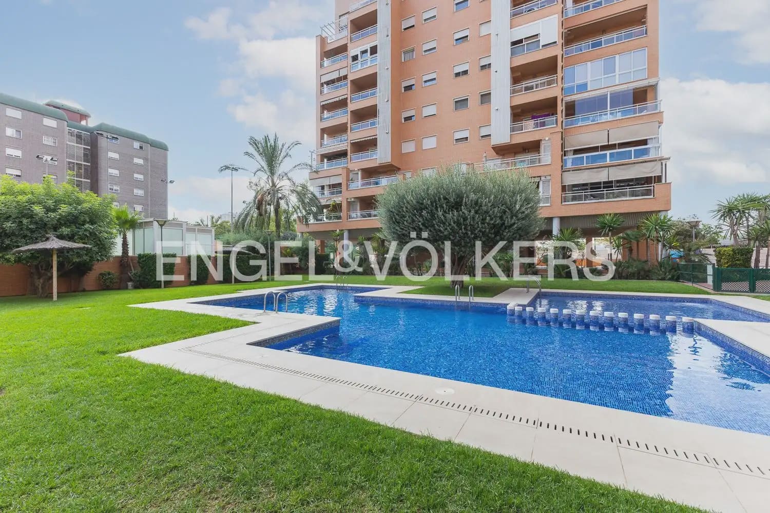 3 sovrum Lägenhet till salu i Valencia stad med pool garage - 590 000 € (Ref: 9897726)