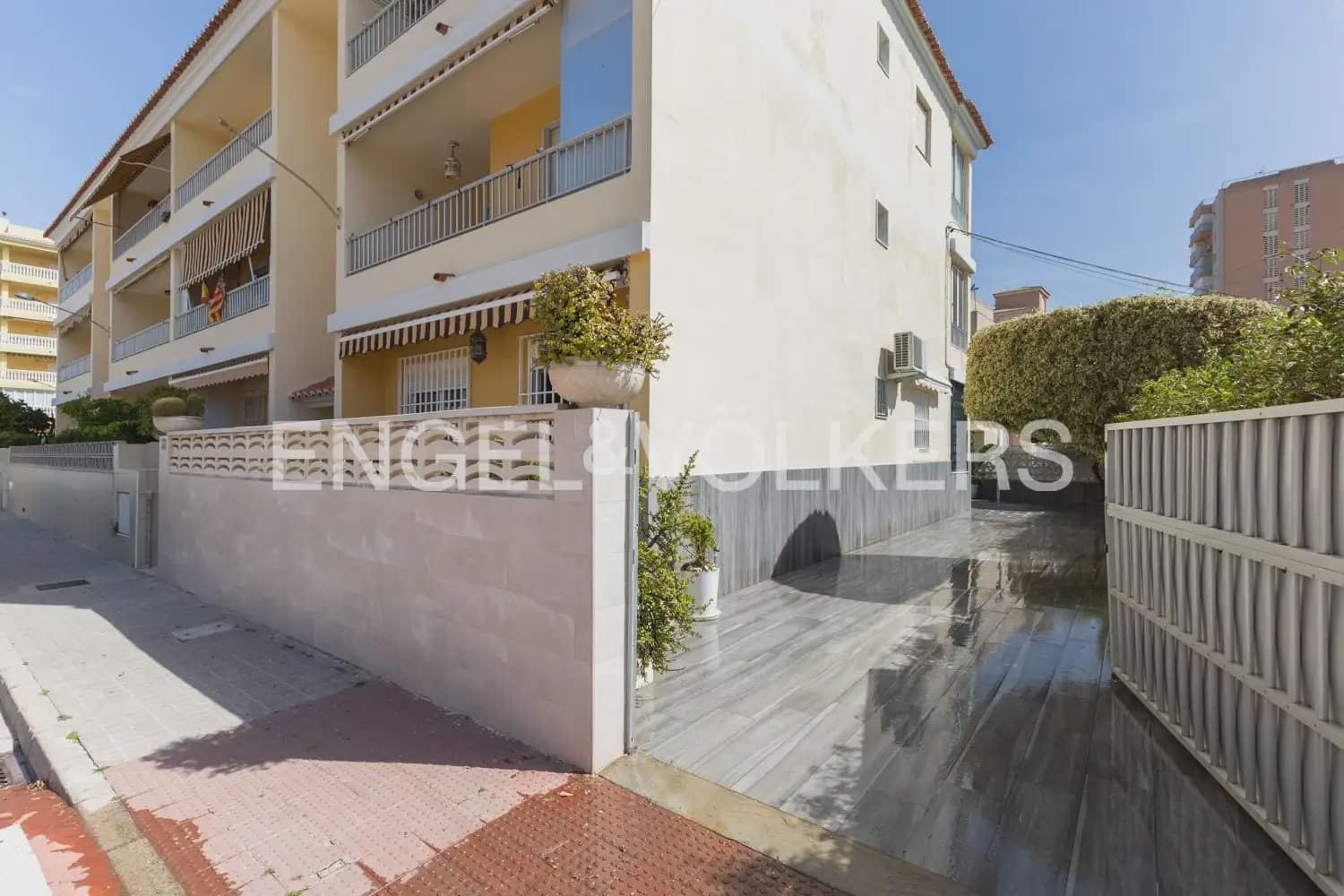 3 bedroom Flat for sale in Sueca with garage - € 255,000 (Ref: 9897730)