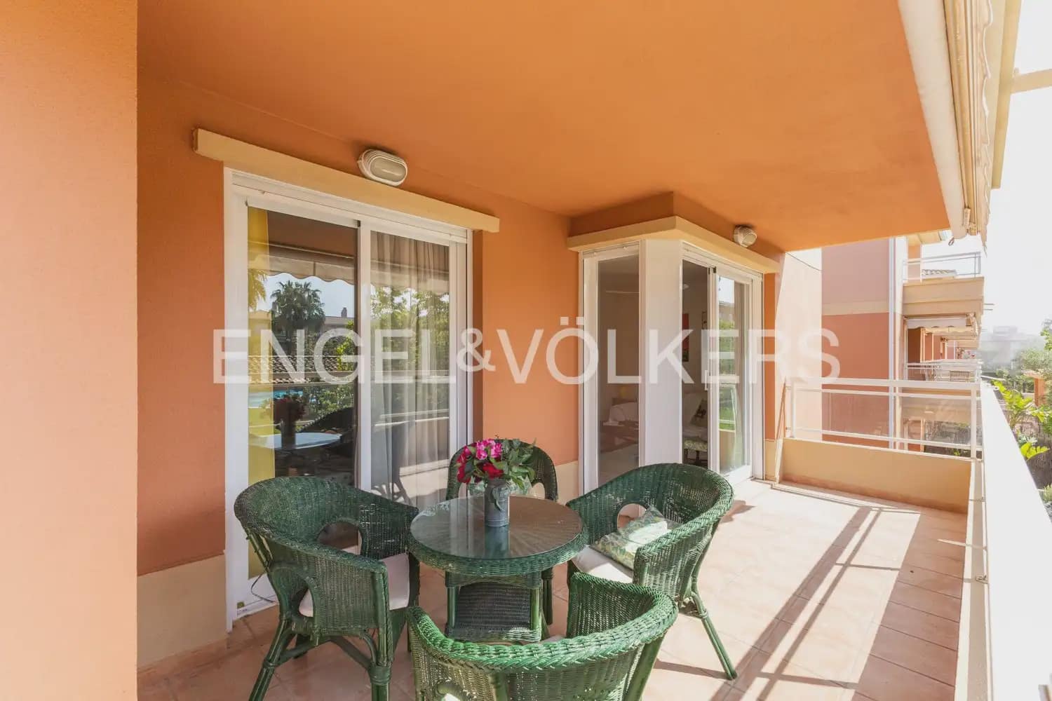 Piso de 2 habitaciones en Javea / Xàbia en venta con piscina garaje - 399.000 € (Ref: 9897733)