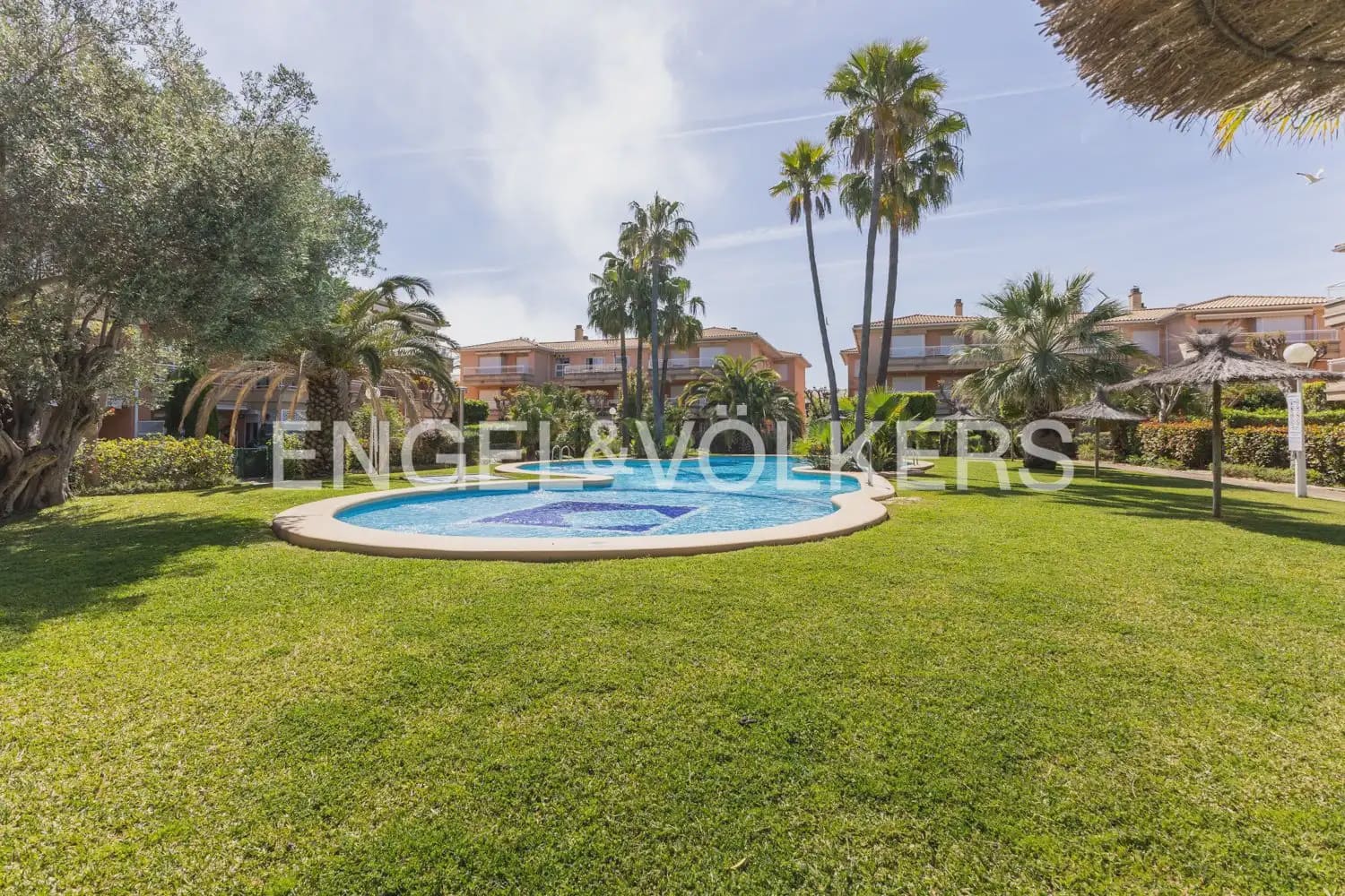 Piso de 2 habitaciones en Javea / Xàbia en venta con piscina garaje - 399.000 € (Ref: 9897733)