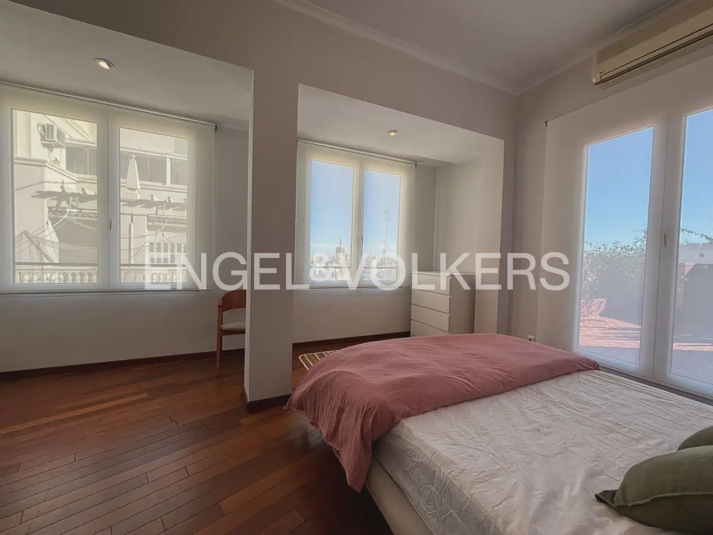 4 Zimmer Wohnung zu vermieten in Valencia Stadt - 3.500 € (Ref: 9897734)