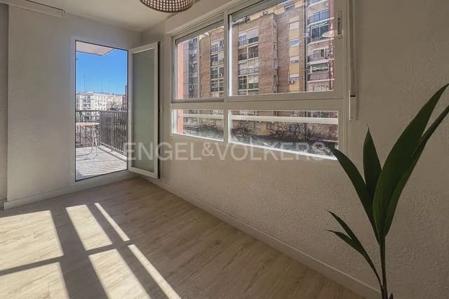 3 makuuhuone Asunto vuokrattavana paikassa Mestalla, Valencia kaupunki - 1 800 € (Ref: 9897736)