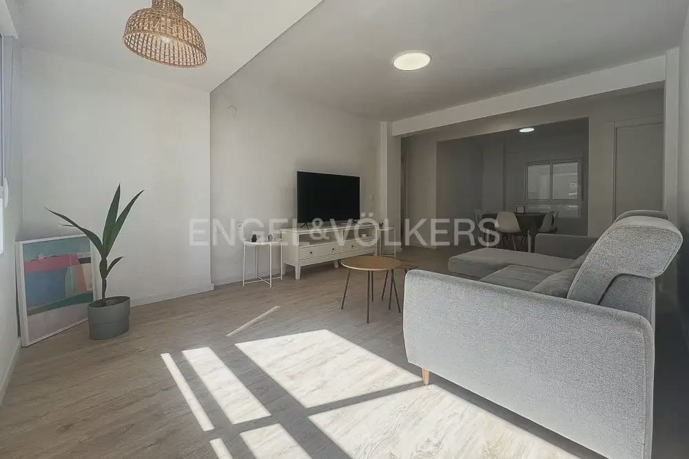 3 makuuhuone Asunto vuokrattavana paikassa Valencia kaupunki - 1 800 € (Ref: 9897736)