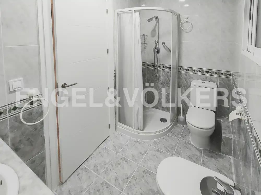 5 slaapkamer Flat te huur in Valencia stad - € 1.700 (Ref: 9897737)