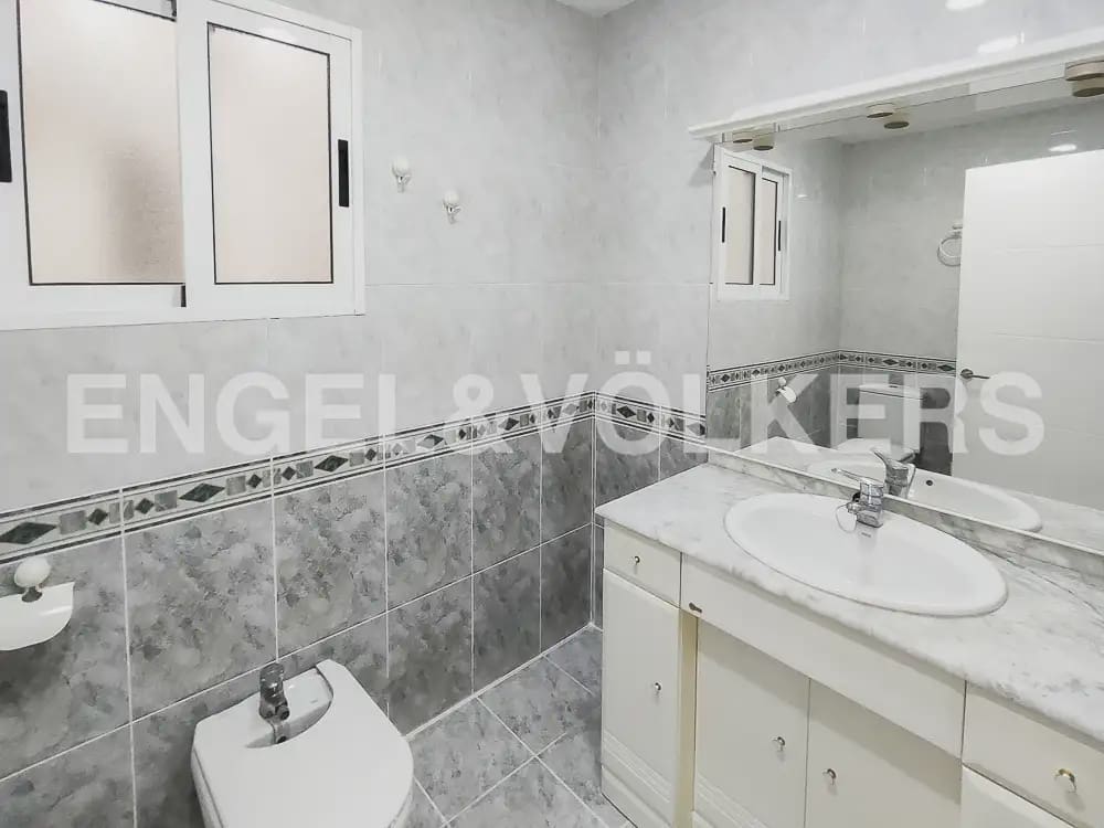 5 slaapkamer Flat te huur in Valencia stad - € 1.700 (Ref: 9897737)