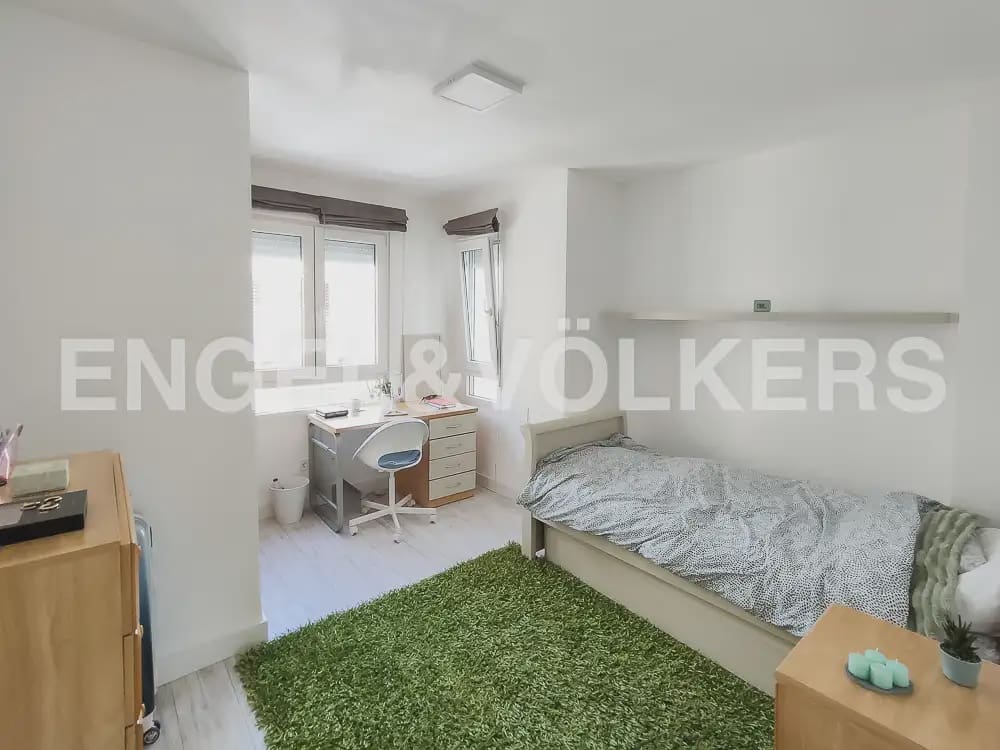 5 slaapkamer Flat te huur in Valencia stad - € 1.700 (Ref: 9897737)