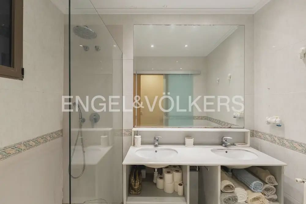 3 Zimmer Wohnung zu verkaufen in Valencia Stadt mit Pool Garage - 690.000 € (Ref: 9897745)