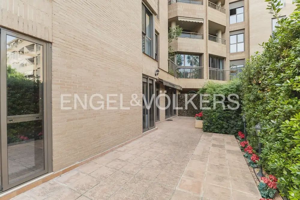 3 Zimmer Wohnung zu verkaufen in Valencia Stadt mit Pool Garage - 690.000 € (Ref: 9897745)