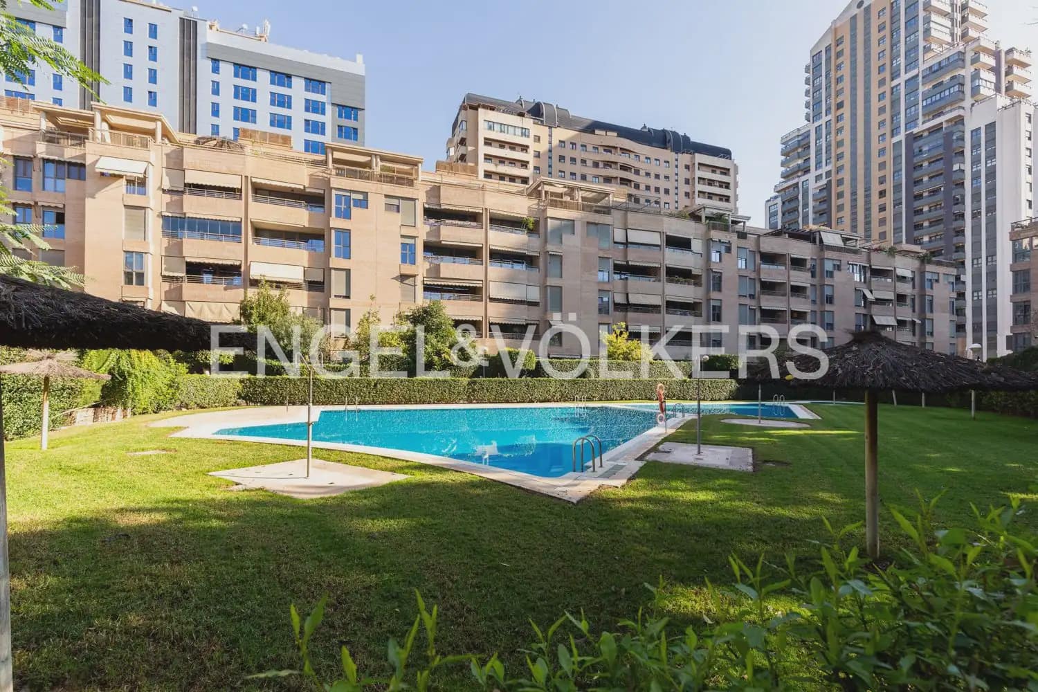 3 Zimmer Wohnung zu verkaufen in Valencia Stadt mit Pool Garage - 690.000 € (Ref: 9897745)