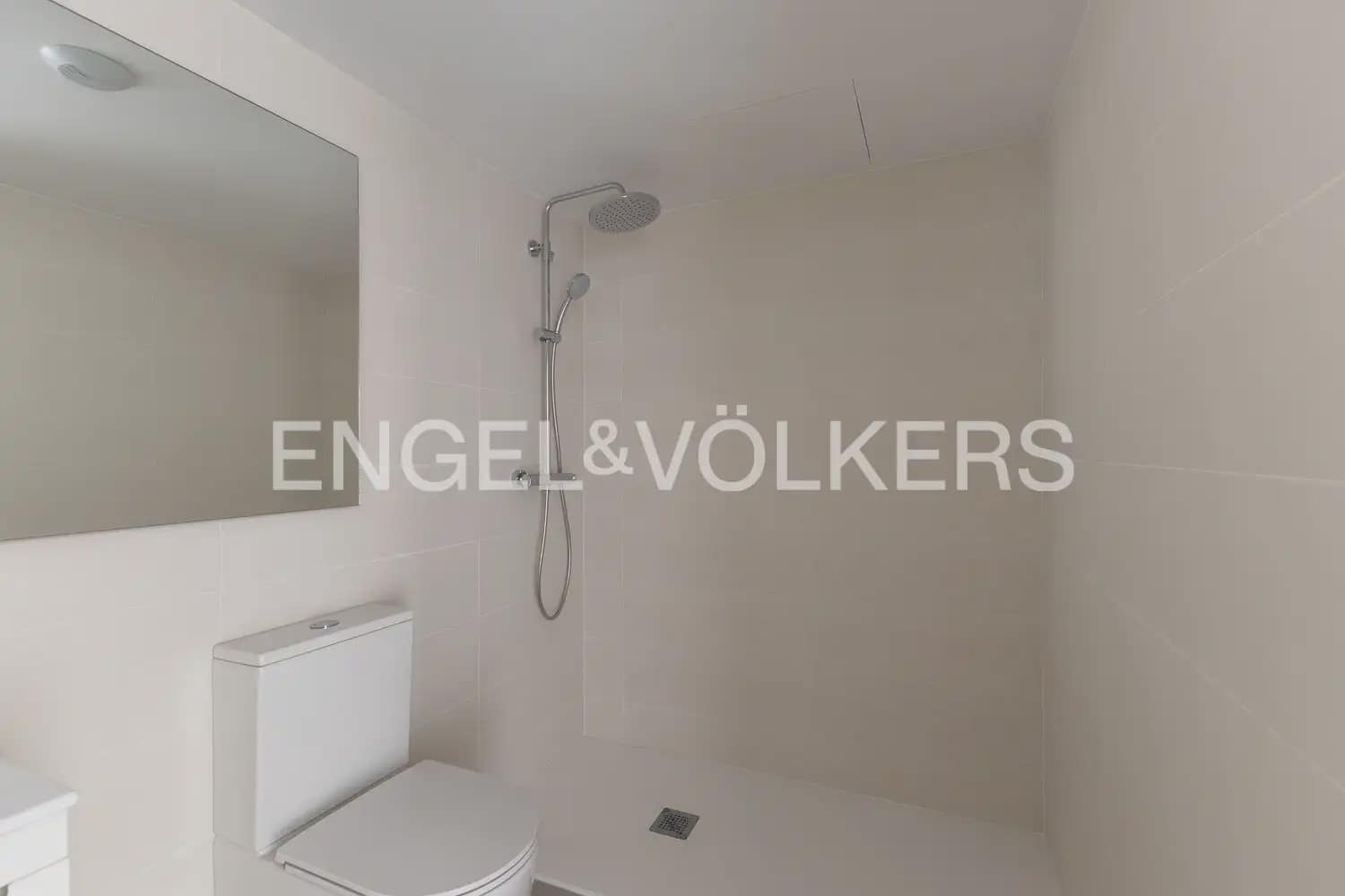 Piso de 1 habitación en València ciudad en venta con piscina - 300.000 € (Ref: 9897746)