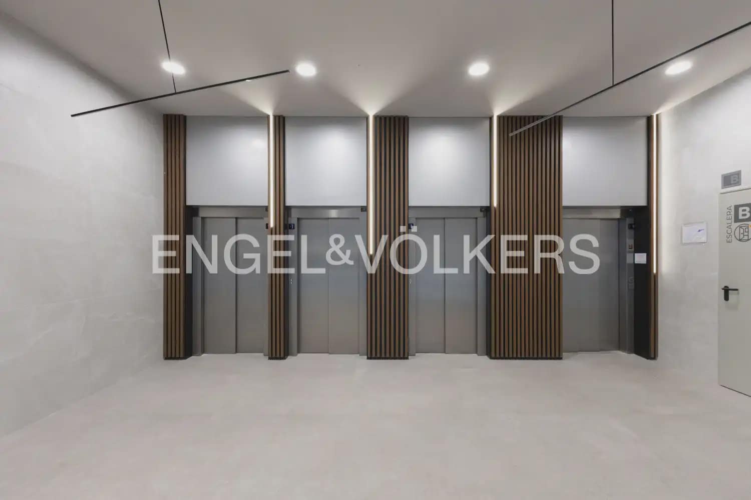Piso de 1 habitación en València ciudad en venta con piscina - 300.000 € (Ref: 9897746)