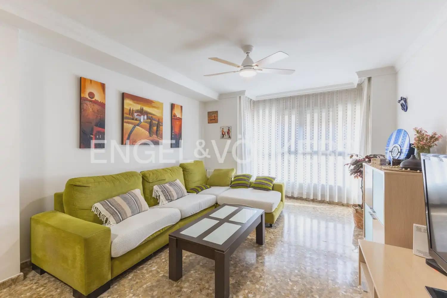 4 bedroom Flat for sale in Tavernes Blanques with garage - € 395,000 (Ref: 9897749)