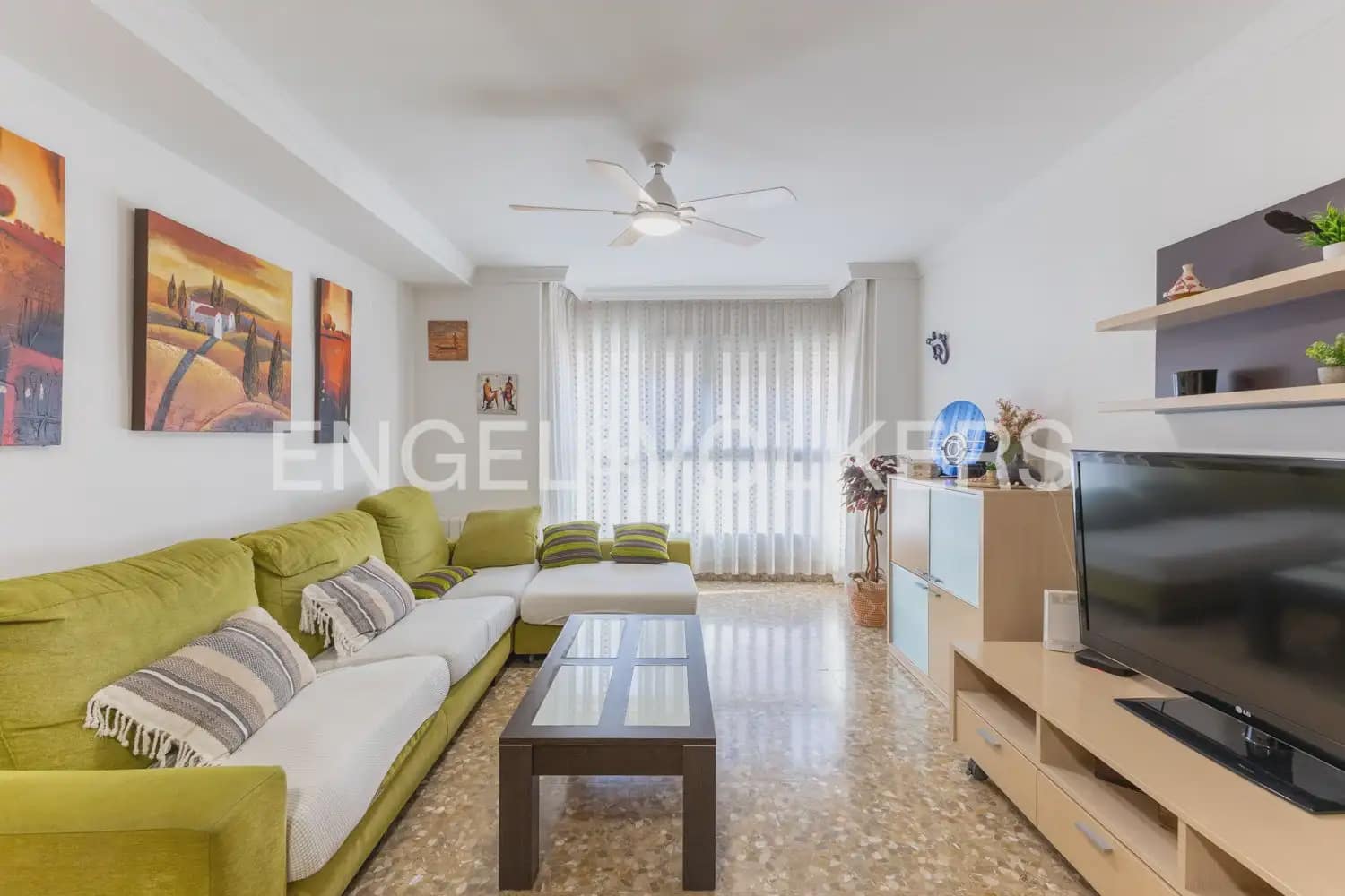 4 bedroom Flat for sale in Tavernes Blanques with garage - € 395,000 (Ref: 9897749)