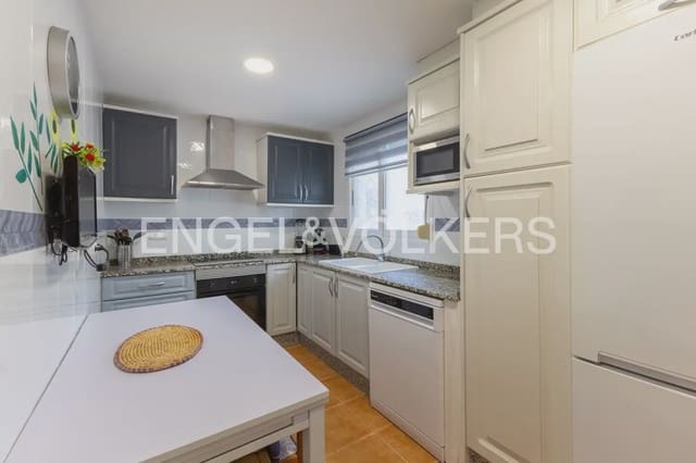 4 bedroom Flat for sale in Tavernes Blanques with garage - € 395,000 (Ref: 9897749)