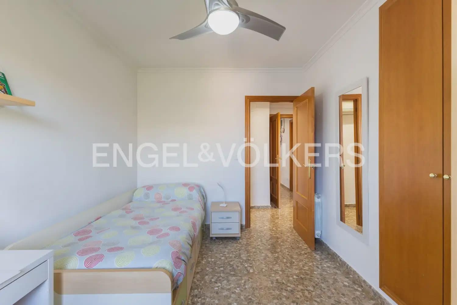 4 bedroom Flat for sale in Tavernes Blanques with garage - € 395,000 (Ref: 9897749)
