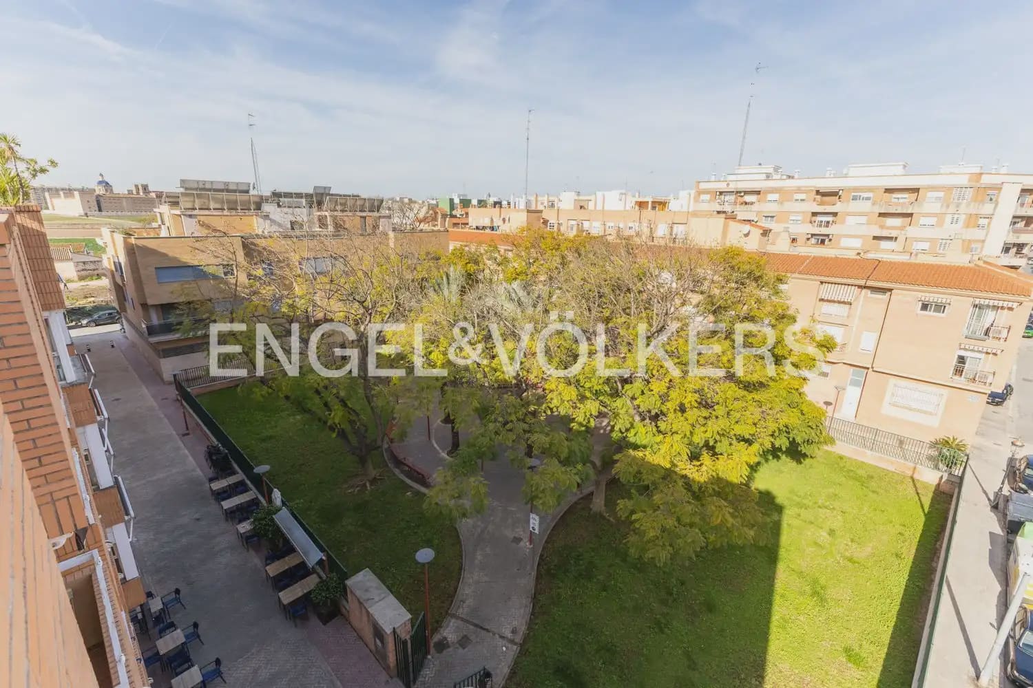 4 bedroom Flat for sale in Tavernes Blanques with garage - € 395,000 (Ref: 9897749)