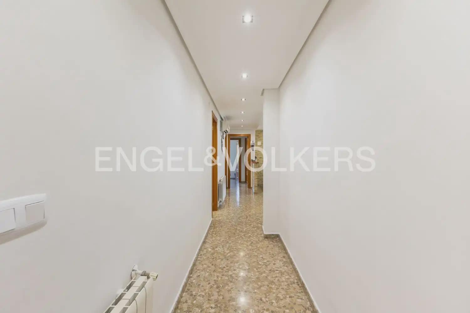 4 bedroom Flat for sale in Tavernes Blanques with garage - € 395,000 (Ref: 9897749)