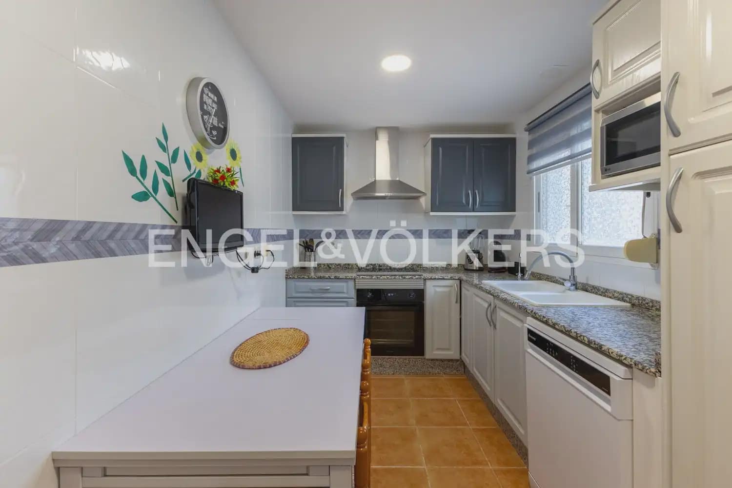 4 bedroom Flat for sale in Tavernes Blanques with garage - € 395,000 (Ref: 9897749)
